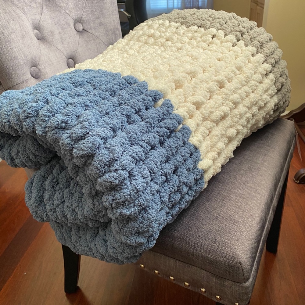 Chunky Knit Blanket 💙🤍 ✨Handmade✨